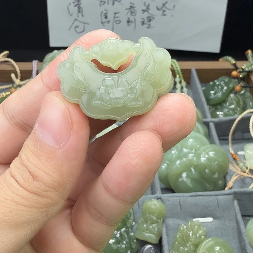 和田玉未镶嵌颈饰锁亏本特价款