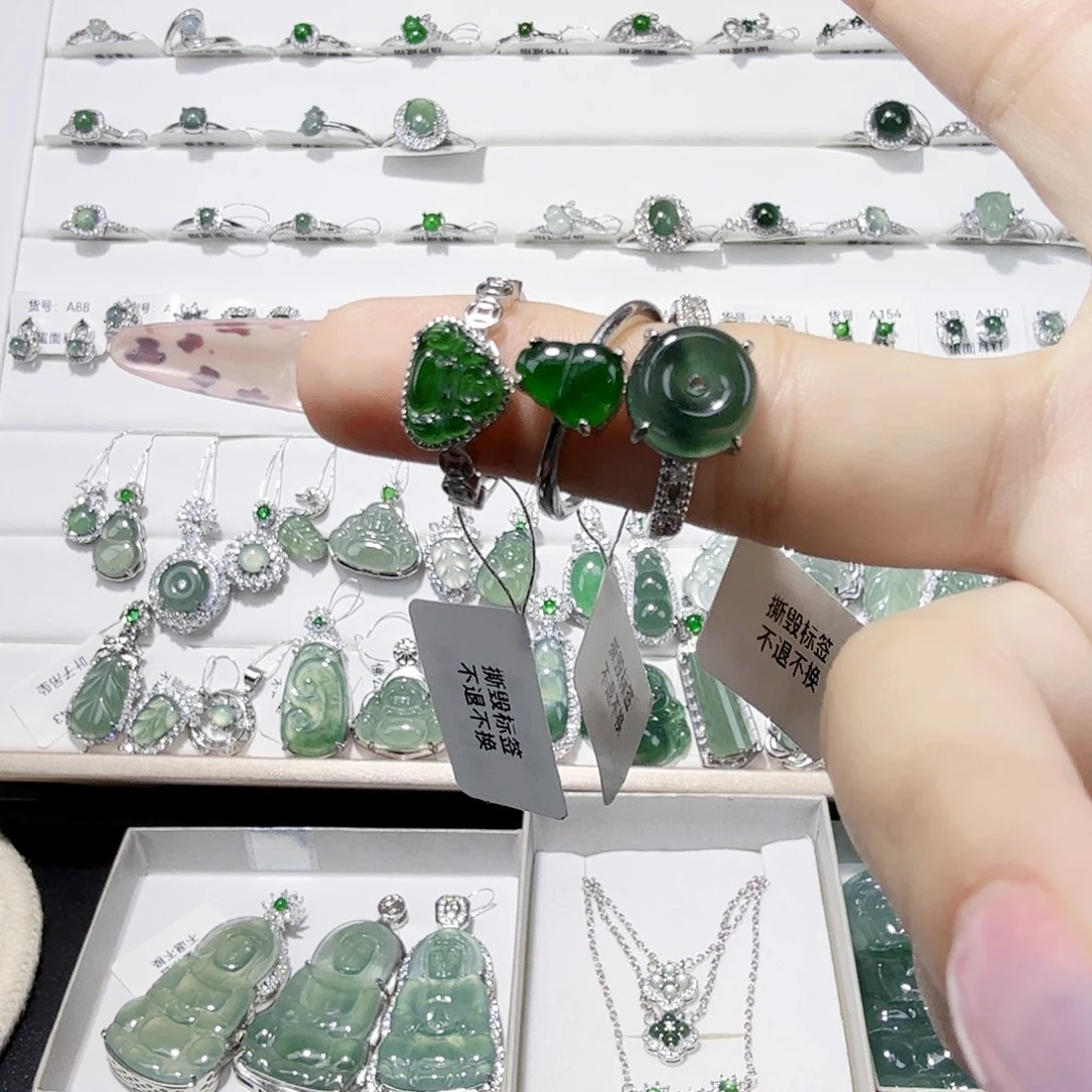 小***y翡翠未镶嵌颈饰翡翠