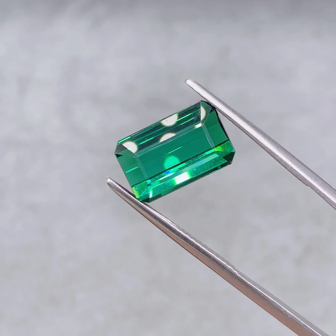 碧玺裸石未镶嵌6.4克拉电光绿