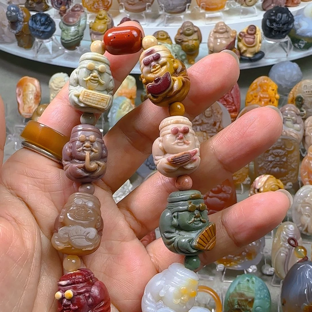 石英质玉手持未镶嵌天然阿拉善彩玉纯手工雕刻神算子手持