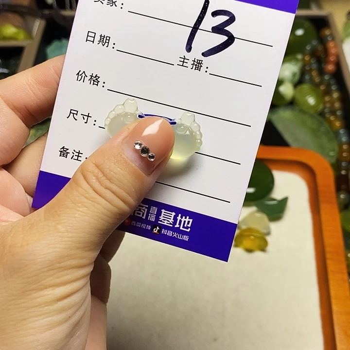 小***花未镶嵌蛇纹石玉颈饰