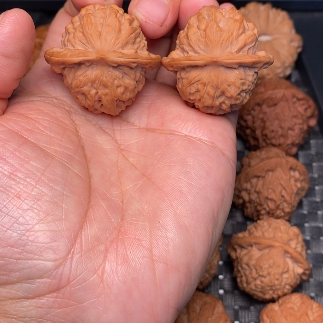 文玩核桃吊坠瓷娃娃