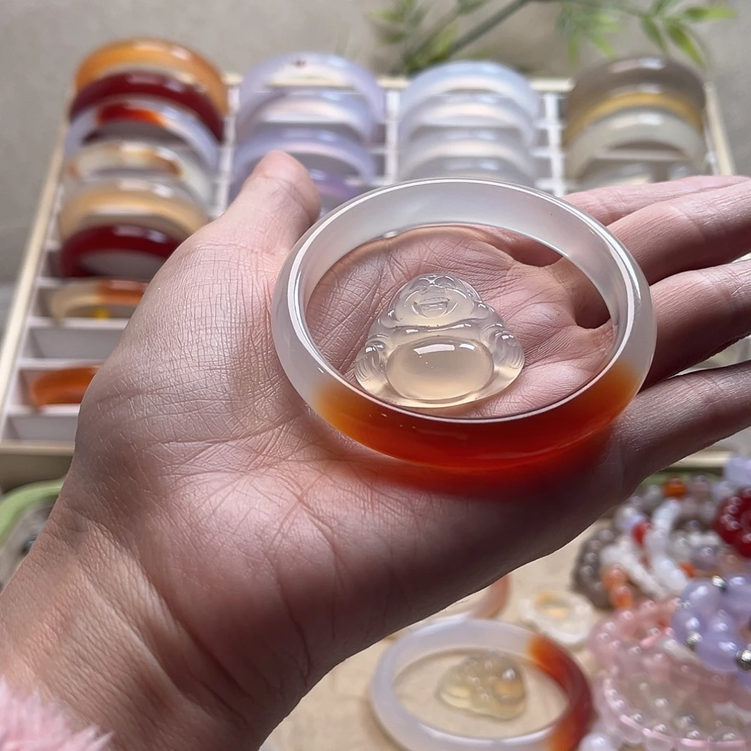 杨***一玛瑙/玉髓未镶嵌手镯