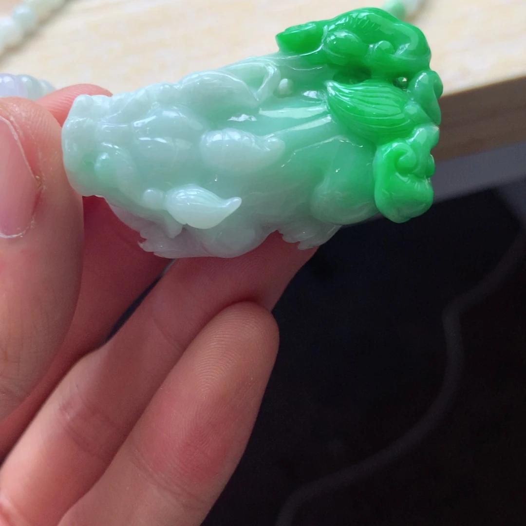 翡翠颈饰未镶嵌吊坠