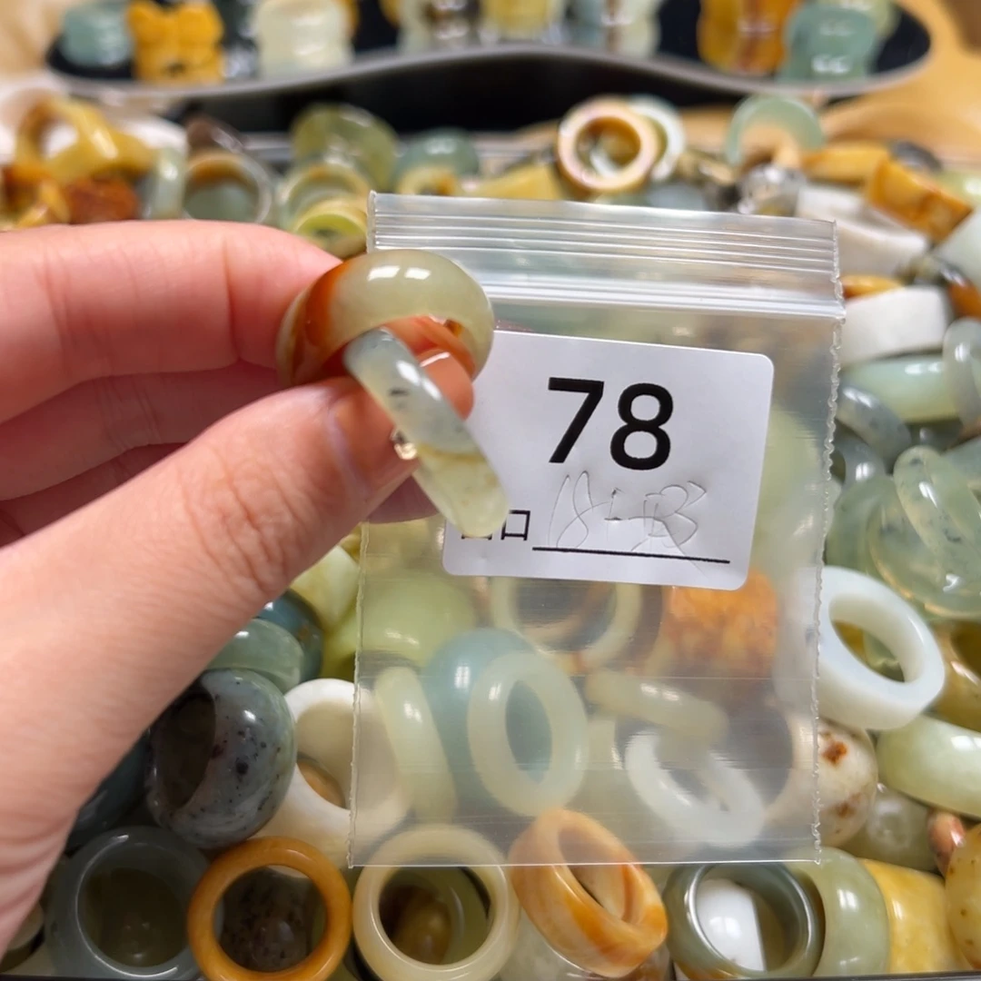 欣***成蛇纹石玉未镶嵌戒指