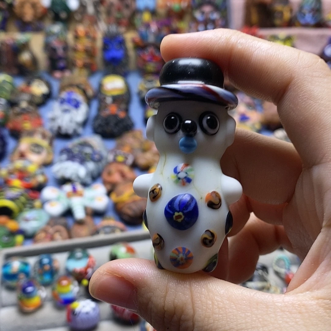 颈饰琉璃礼服帽小雪人