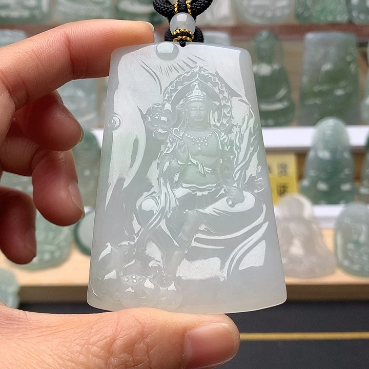 翡翠未镶嵌颈饰虚空藏