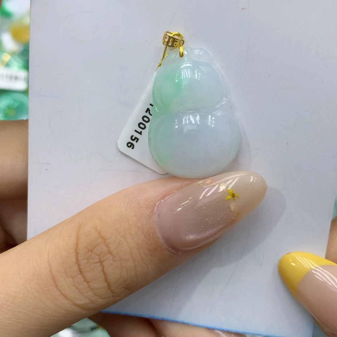 颈饰18K金镶嵌翡翠