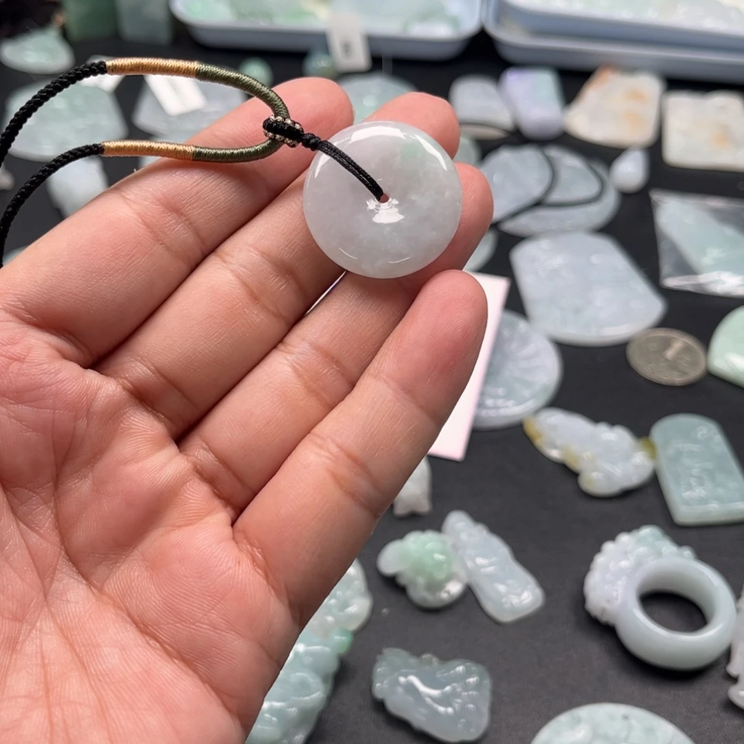 琳***目翡翠未镶嵌颈饰天然翡翠A货