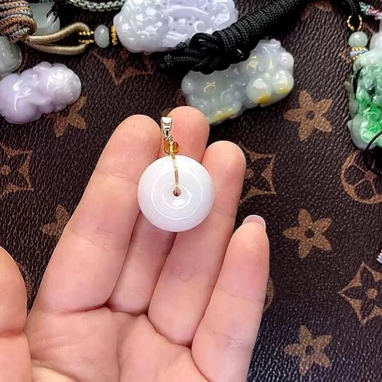 翡翠未镶嵌挂件平安