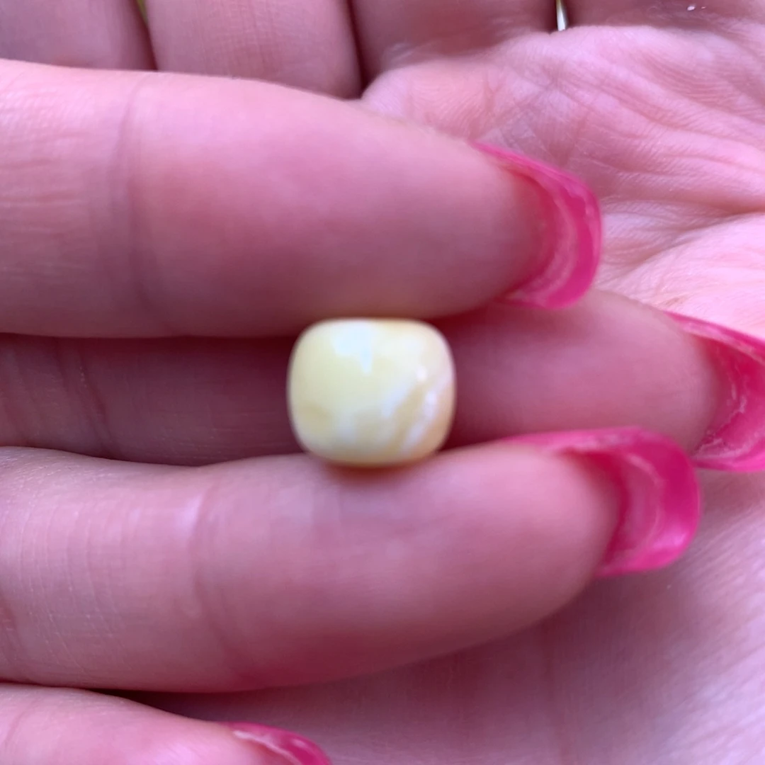 未镶嵌琥珀裸石拉***哥蜜蜡