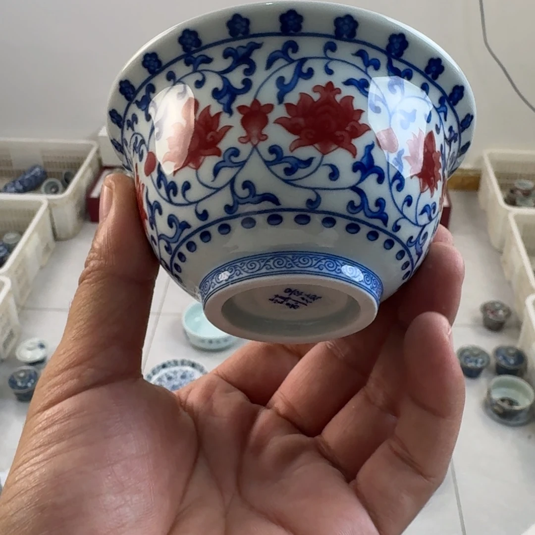 杯釉里红缠枝莲大压手