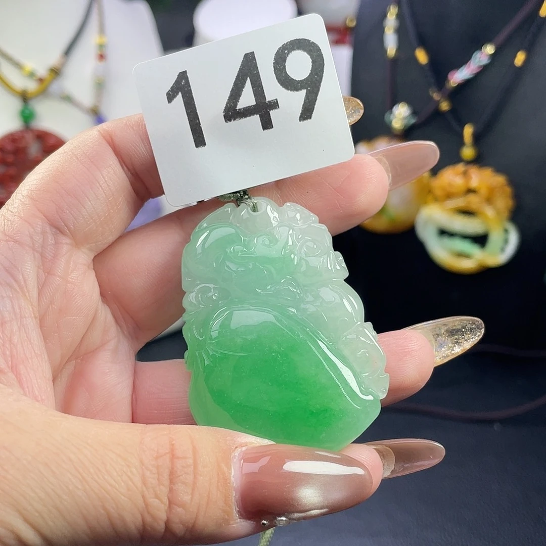 翡翠未镶嵌吊坠(赠链)