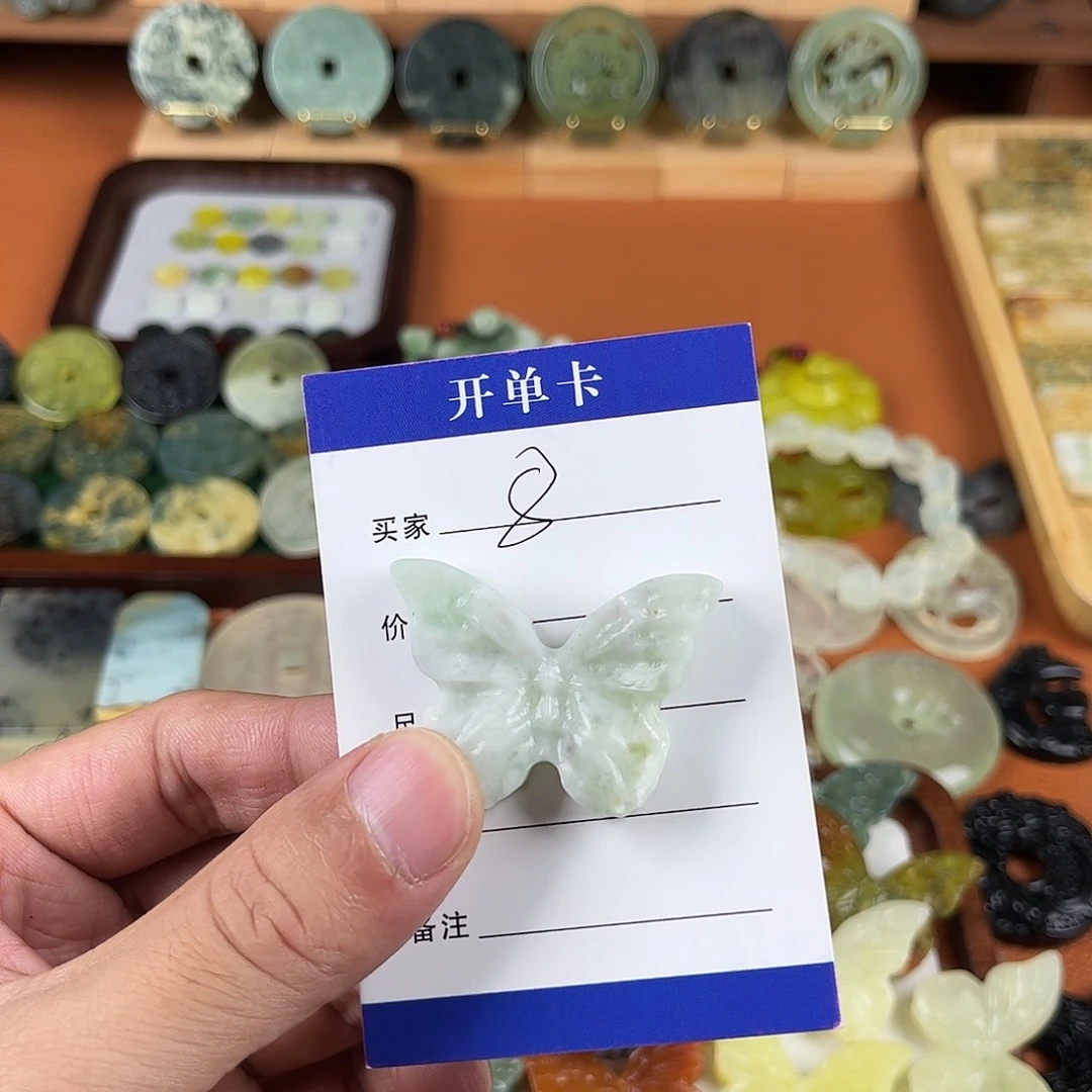 沁***蛇纹石玉未镶嵌颈饰