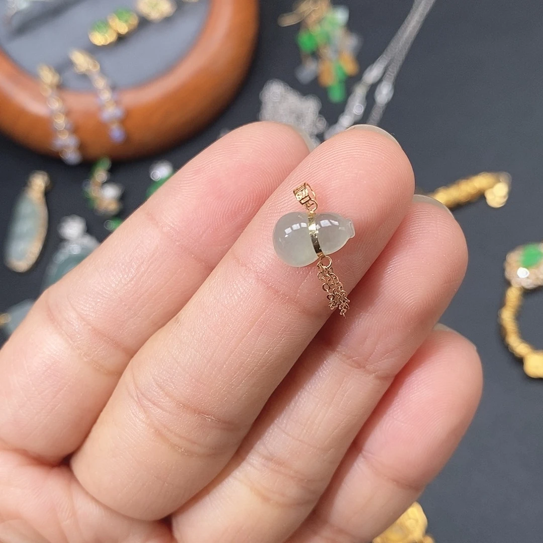 翡翠18K金镶嵌挂件翡翠吊坠