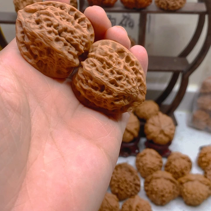 L***吊坠文玩核桃佛肚