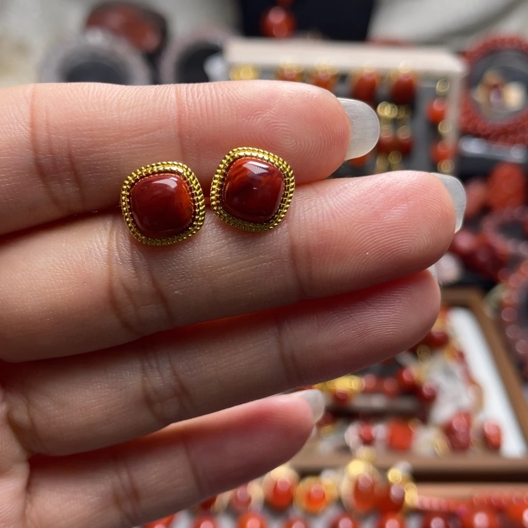 南红玛瑙银S925镶嵌方糖耳钉