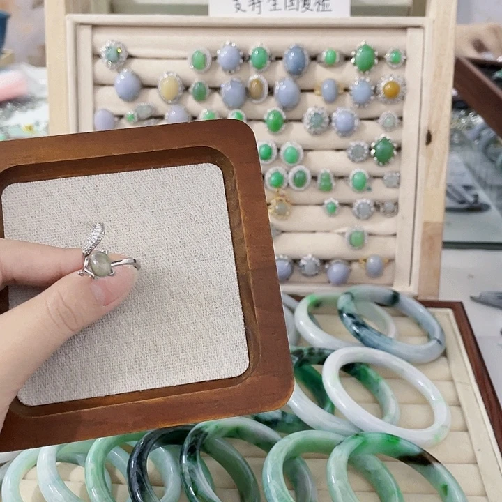 翡翠未镶嵌颈饰天然翡翠Ａ货