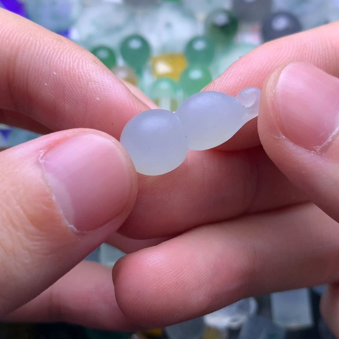 定制翡翠未镶嵌挂件