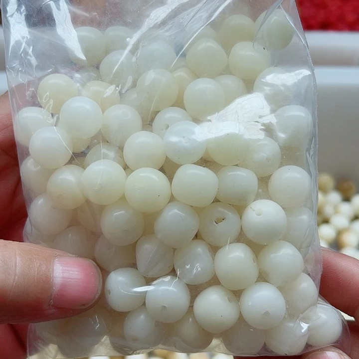 白玉菩提吊坠瑕疵11白玉桶珠