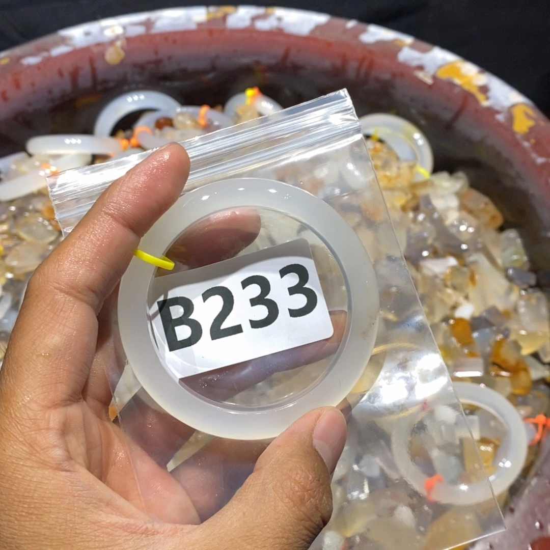 四***唉玛瑙/玉髓未镶嵌手镯