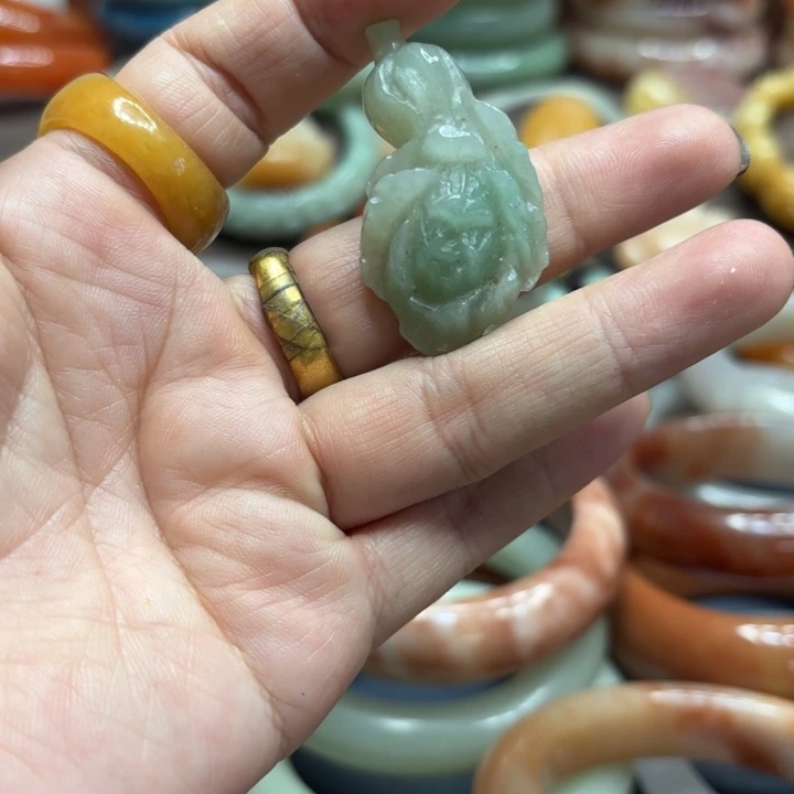 石英岩玉合金颈饰