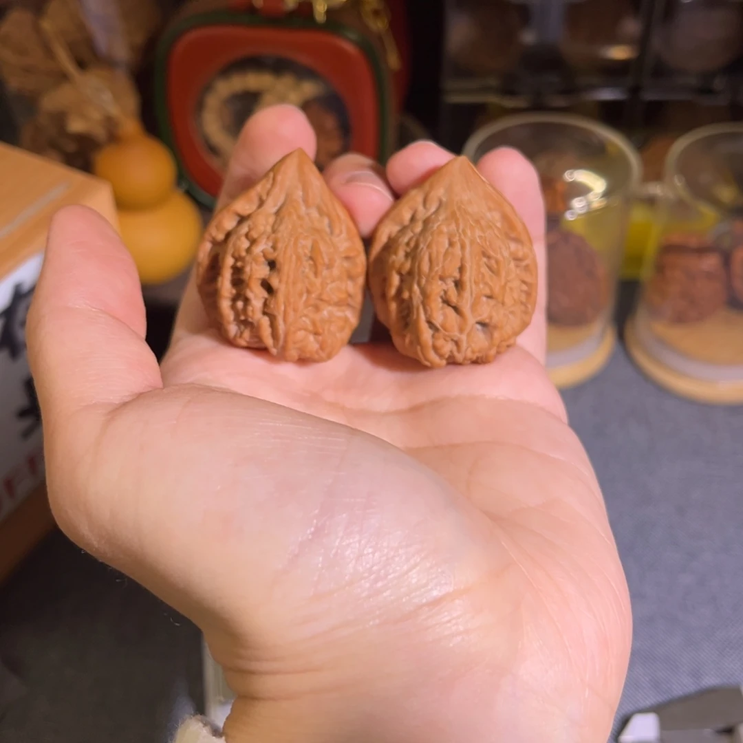 文玩核桃吊坠赤龙