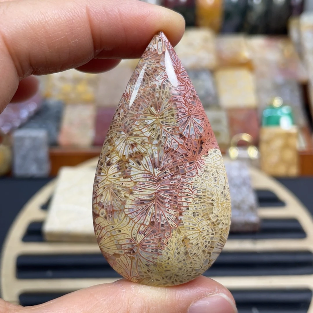 硅化玉未镶嵌颈饰k15