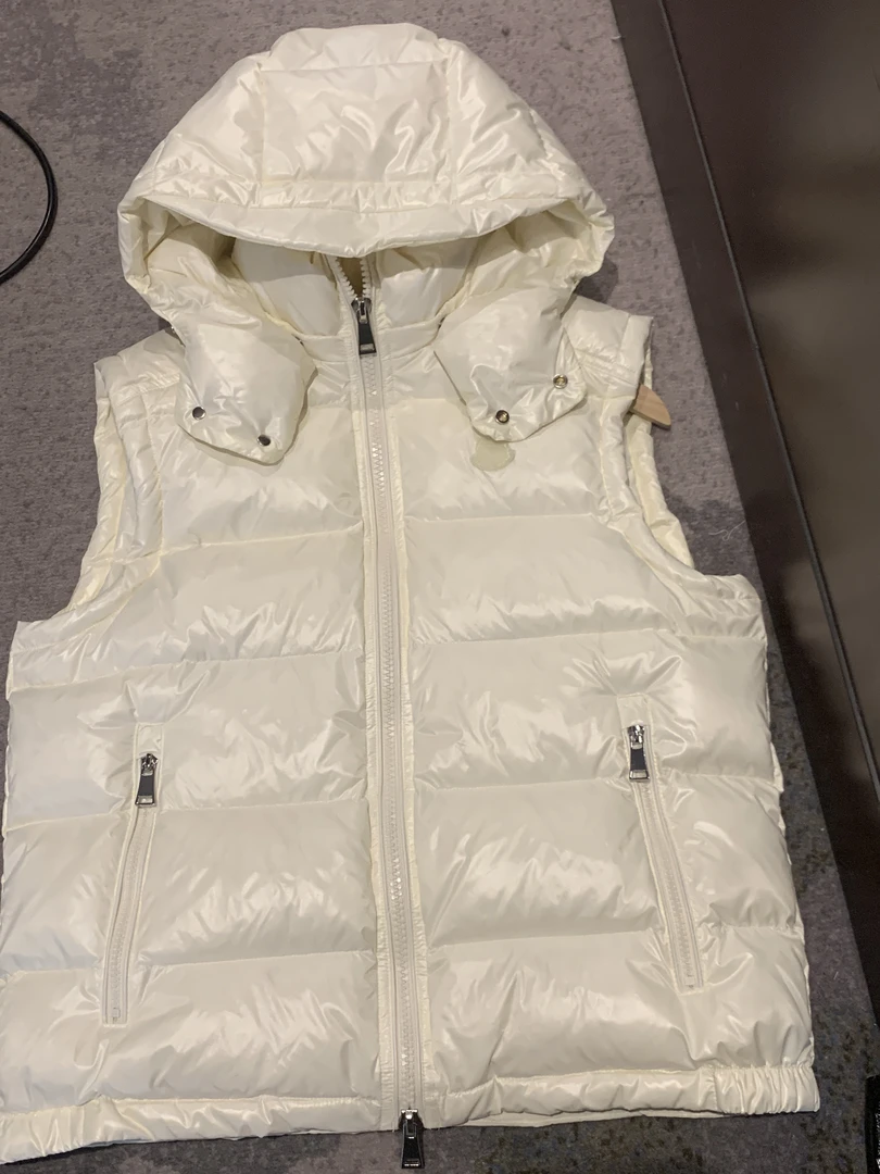 雪姐服饰「亮面羽绒马甲」秋冬休闲时尚女款百搭连帽羽绒马甲