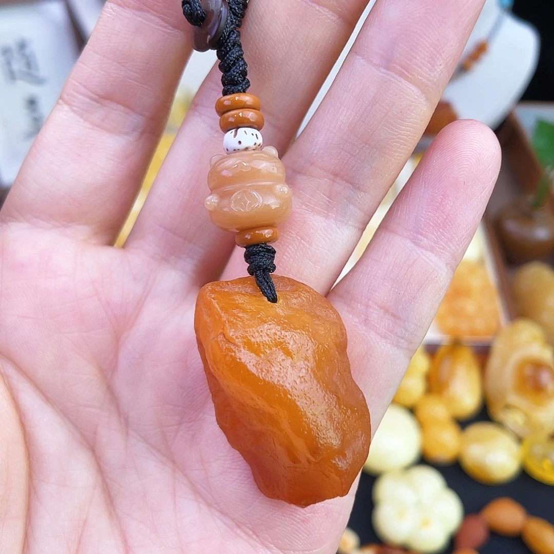 未镶嵌琥珀珠宝奇石