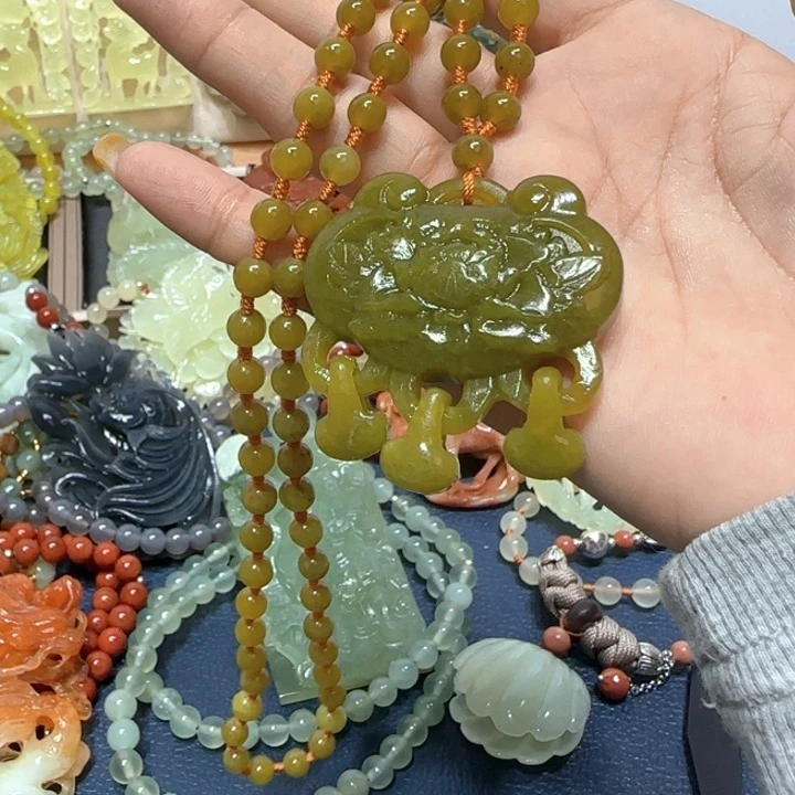 未镶嵌蛇纹石玉吊坠
