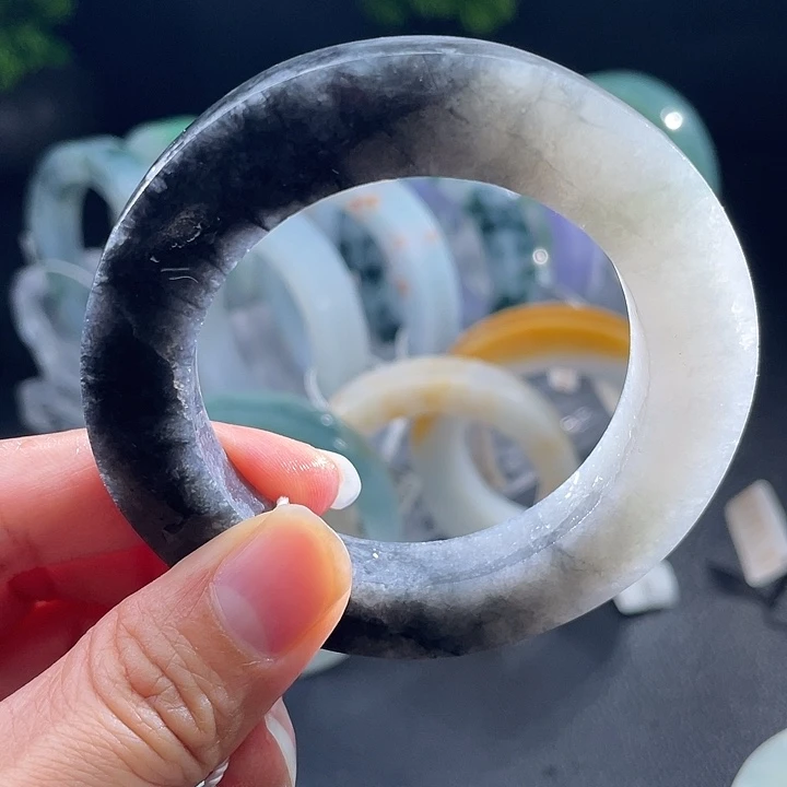 定制翡翠未镶嵌翡翠手镯