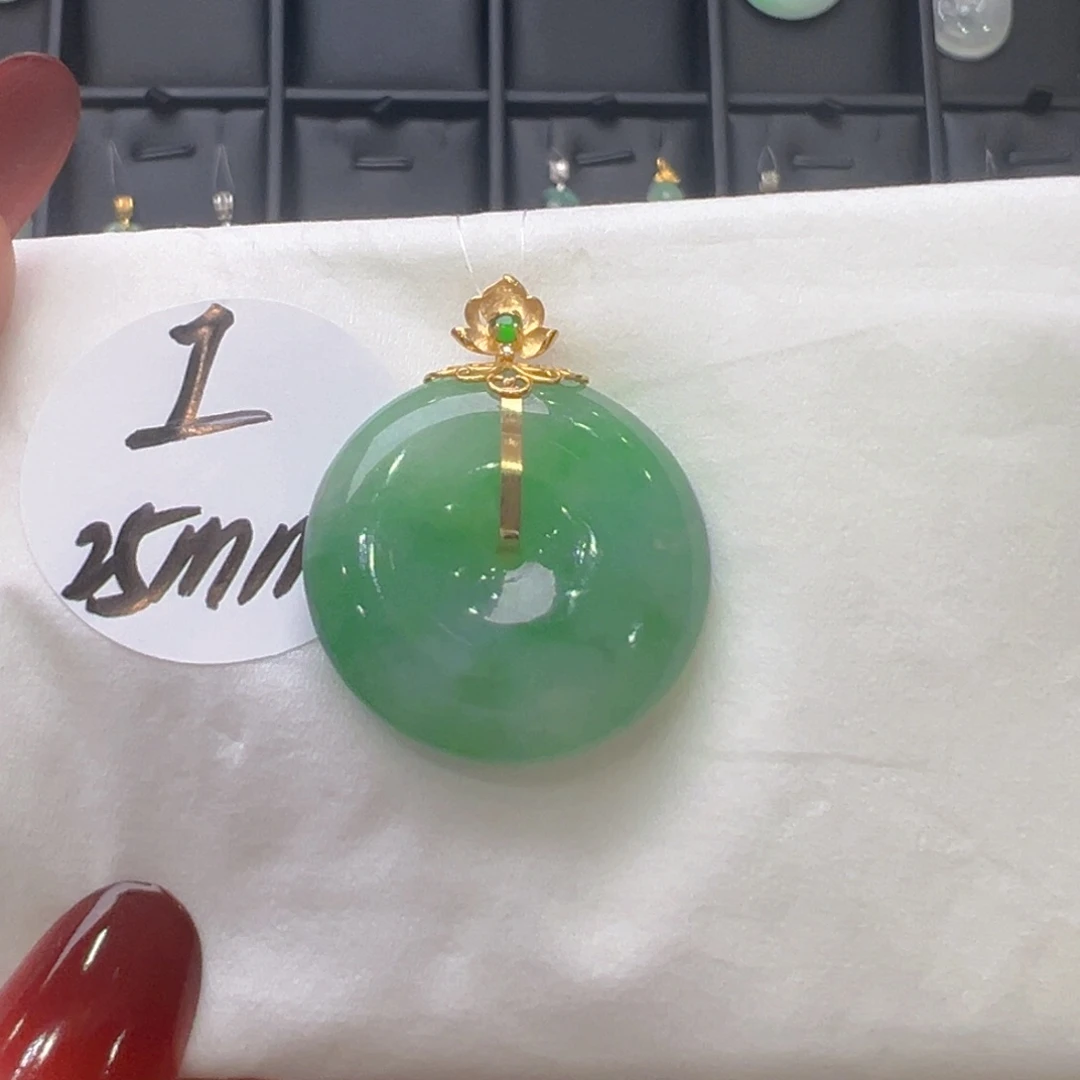 翡翠18K金镶嵌颈饰