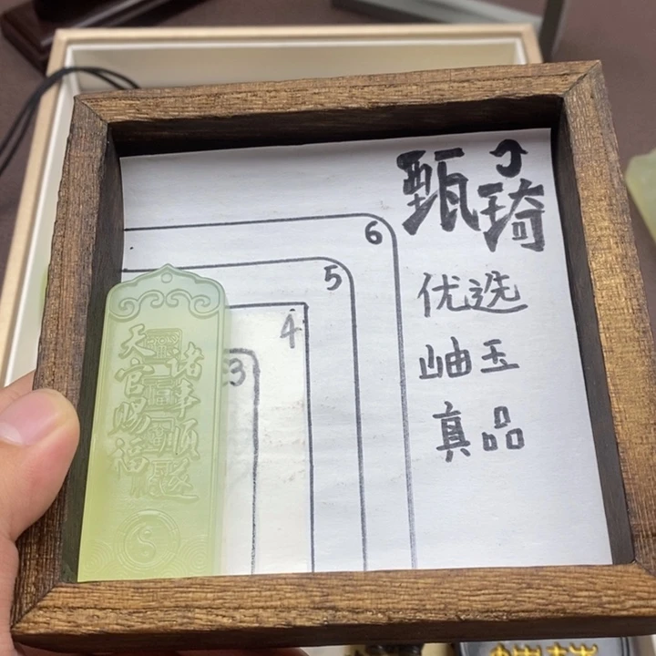 未镶嵌蛇纹石玉颈饰幸**者