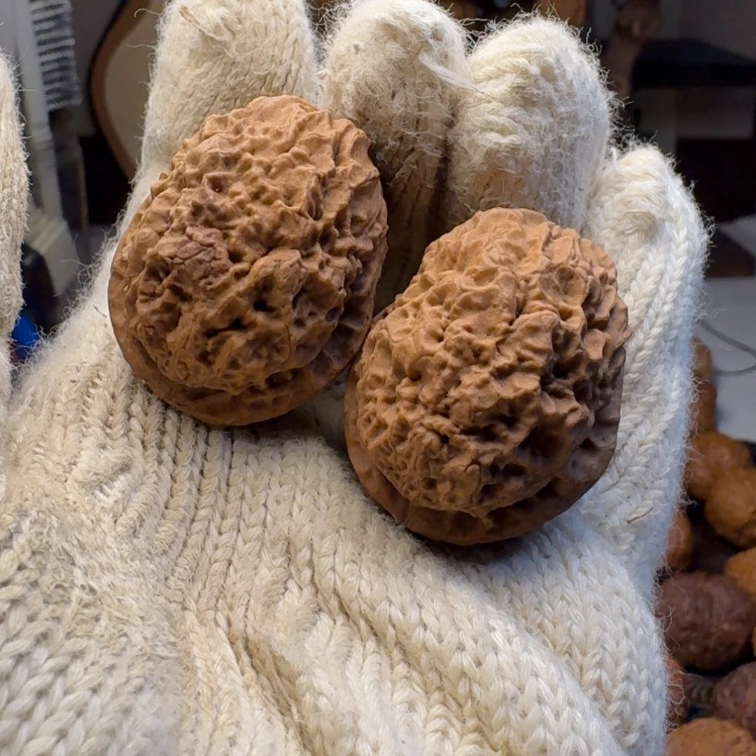 文玩核桃把件鬼脸掌中宝33