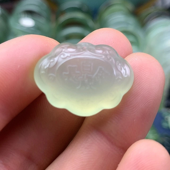 蛇纹石玉未镶嵌挂坠
