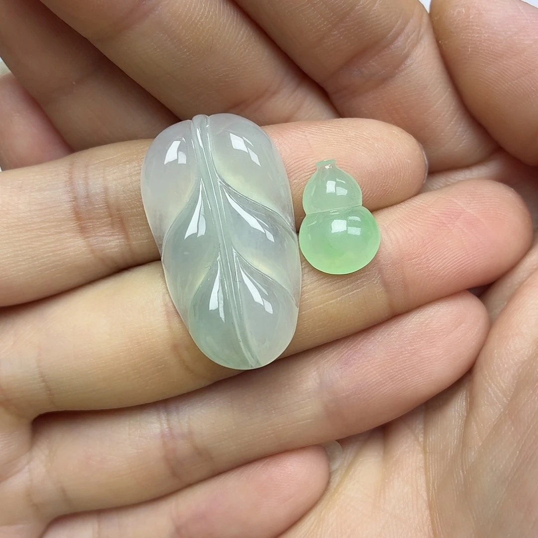 清***晨翡翠未镶嵌颈饰叶子 葫芦