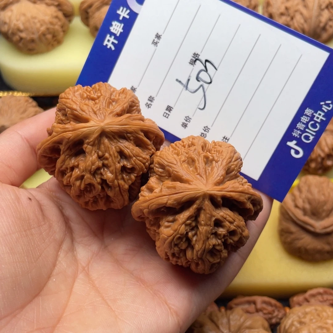 文玩核桃吊坠503号43粗筋