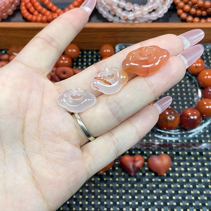 南红玛瑙未镶嵌颈饰平安锁