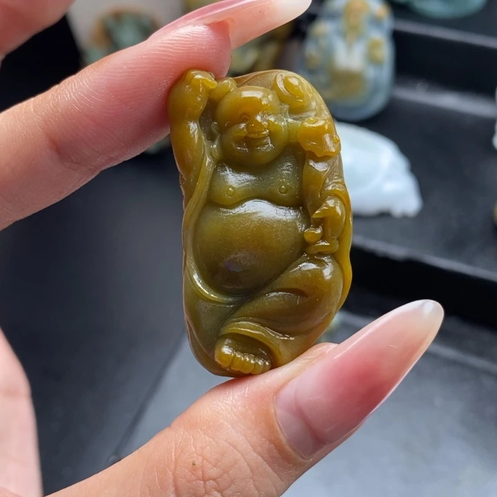 定制翡翠未镶嵌黄翡佛公