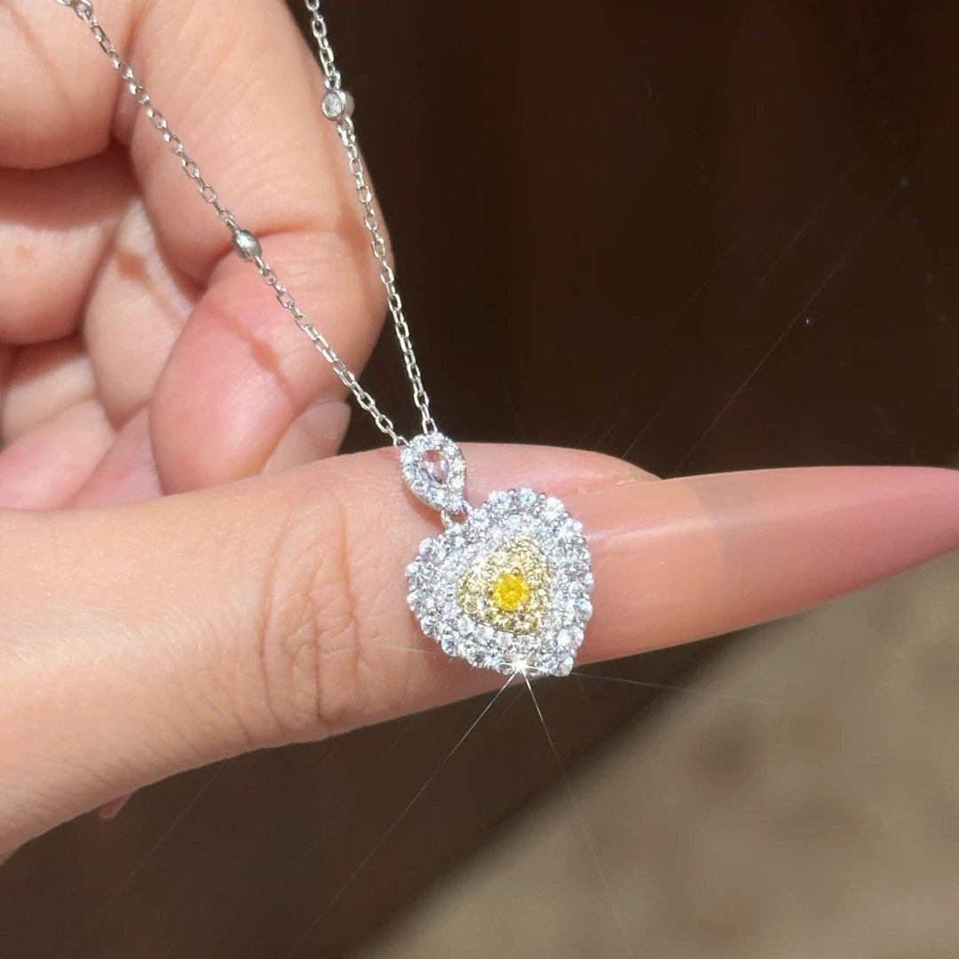 【六言珠宝】01866黄钻爱心圆扣吊坠（不含链）ZSDZ