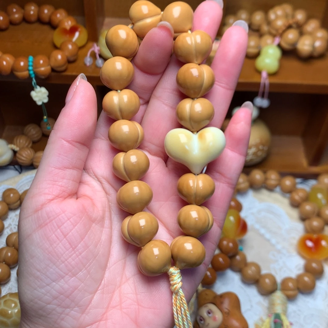 猴头核桃吊坠15高定屁桃手持爱心