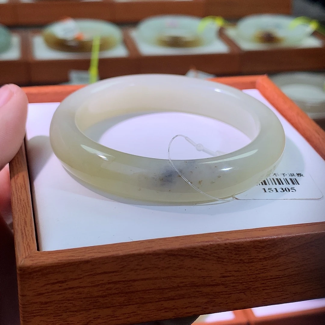 和田玉未镶嵌手镯特色53