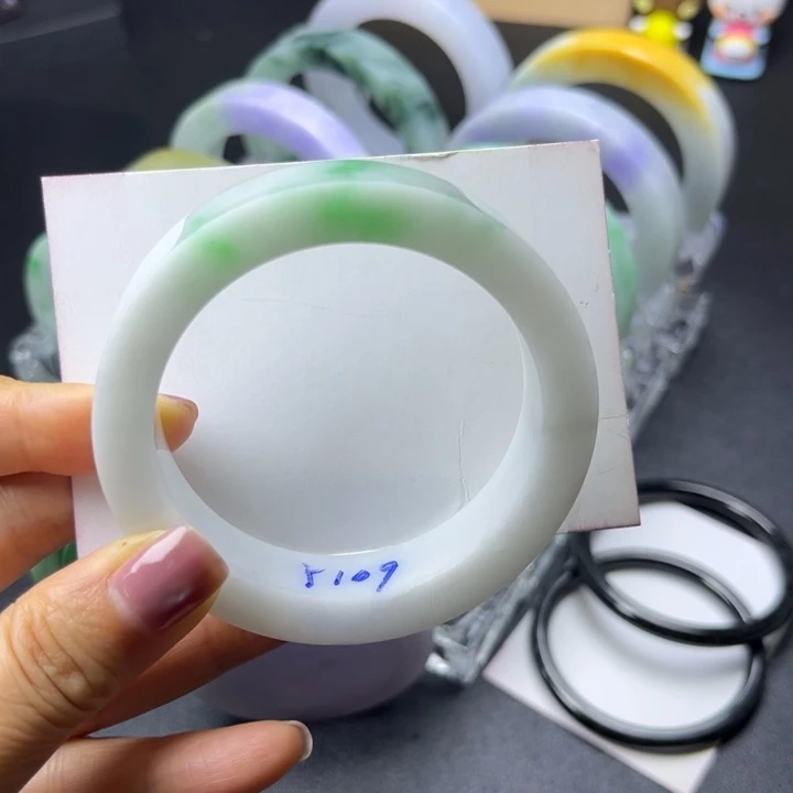 定制翡翠未镶嵌手镯