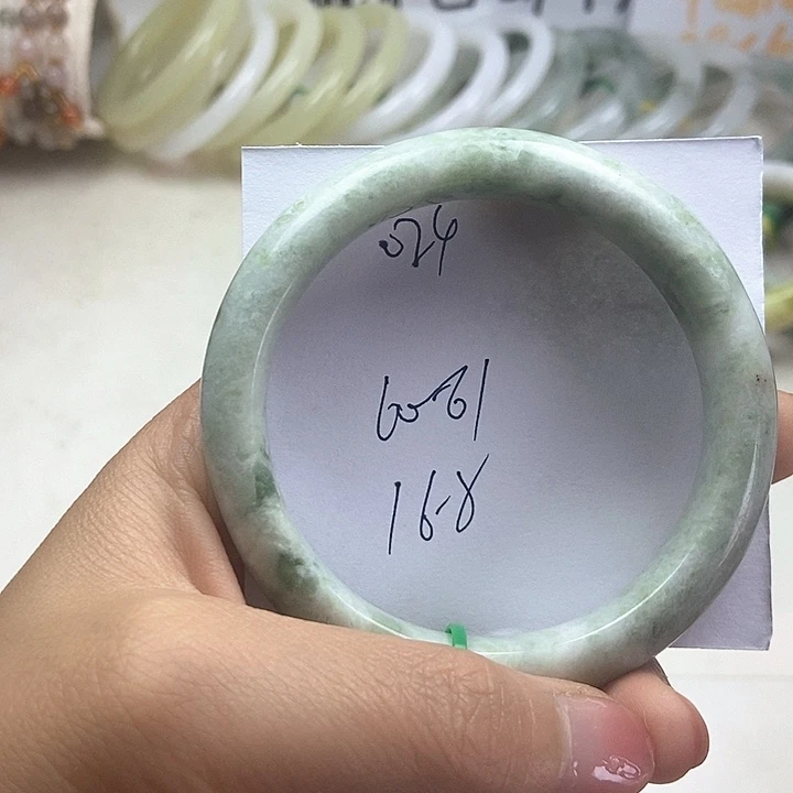 未镶嵌手镯石英质玉