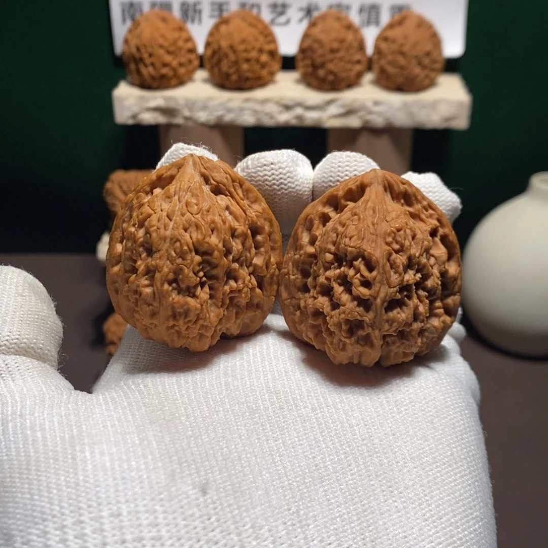 文玩核桃吊坠1409 42老树蛇皮蚂蚁纹高三角