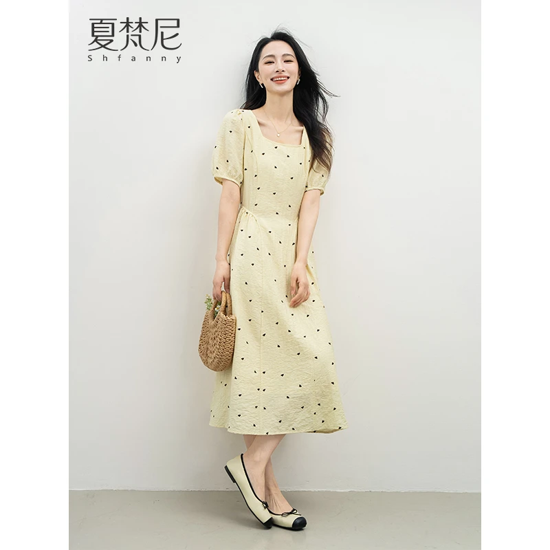 夏梵尼星河璀璨2025年夏季新款爱心节拍新款方领俏皮设计感连衣裙