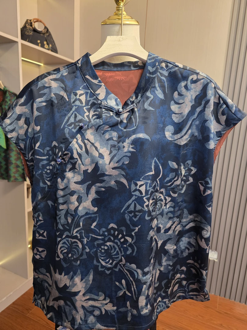 865青花瓷红云花螺小衫-2