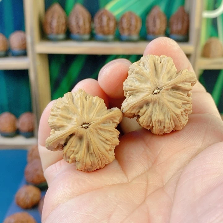 文玩核桃吊坠89天眼鸡心33尺