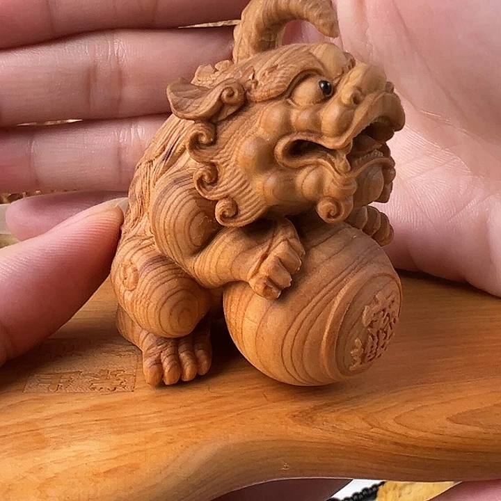 柏木（崖柏）貔貅抱球